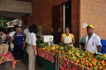 Feira orgânica no hall da Reitoria