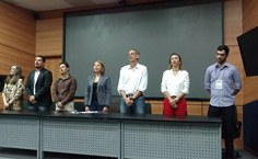 Mesa de abertura durante a execução do Hino Nacional