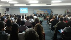 Auditório lotado para acompanhar o evento