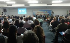 Auditório lotado para acompanhar o evento