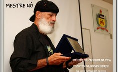 Mestre Nô, que recebeu o título de Notório Saber pela UFSC