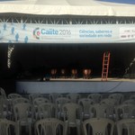 Caiite abre o palco para quem quiser se apresentar