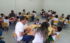 Crianças participantes do projeto têm entre três e dez anos e fazem parte do Centro Municipal de Educação Infantil Leda Collor