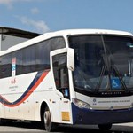 Ônibus da Ufal e da Uneal se revezam no transporte dos participantes do Caiite em Arapiraca