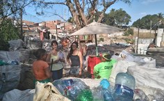 Cooperadas e estudantes da Ufal durante atividade do Vivá