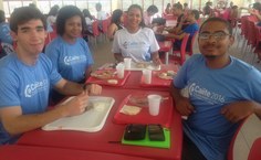 Janaina Alves (ao centro) relações públicas da Ufal, e equipe de voluntários de Comunicação