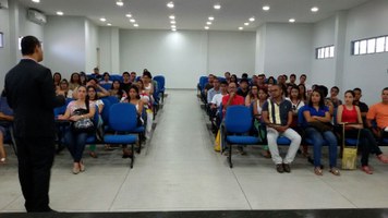 Voluntários participam de treinamento para o Caiite