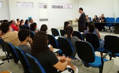 Voluntários participam de treinamento sobre o trabalho no Caiite