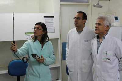 Eurípedes Alves durante demonstração de medição da qualidade do ar | nothing