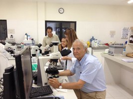 Pesquisador português realiza palestra sobre microrganismos em espécies aquáticas