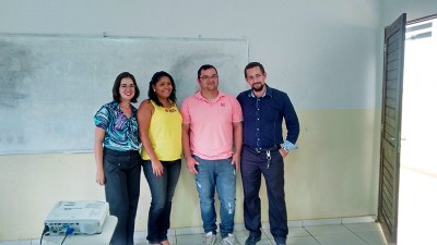 Jamison Lima (de camisa rosa) escolheu o curso de matemática a distância pela possibilidade de conciliar com a rotina de trabalho.