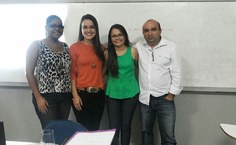 Jucielma Souza (de verde), ao lado dos professores de matemática da Ufal, durante apresentação do trabalho de conclusão de curso edi