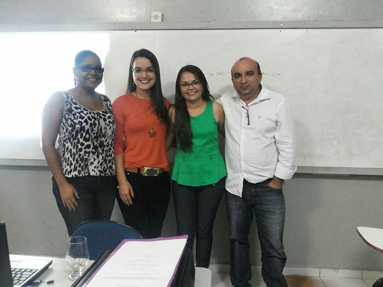 Jucielma Souza (de verde), ao lado dos professores de matemática da Ufal, durante apresentação do trabalho de conclusão de curso edi