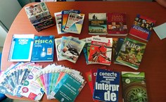 Alguns livros arrecadados