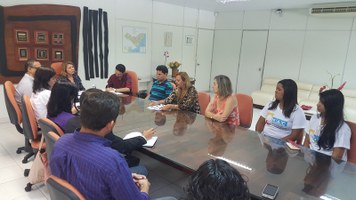 Gestão se reúne com a consultora da Unesco para avaliar as condições de acessibilidade na Ufal