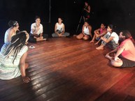 Oficina compartilhamento do processo artístico, realizada na Sala Preta do Espaço Cultural da Ufal