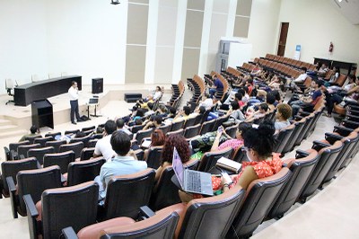 Debate sobre a água aconteceu no auditório da reitoria