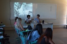 Professor Aruã Lima conversa com os estudantes durante debate do projeto Cinematógrafo Sertanejo