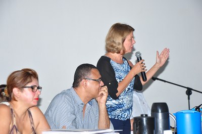 A diretora do Campus Arapiraca, Eliane Cavalcanti, o vice-reitor, José Vieira durante a fala da reitora Valéria Correia. Foto: Thiago Prado | nothing