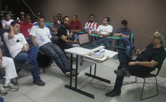 Herman Torres durante conversa no Colóquio de Música