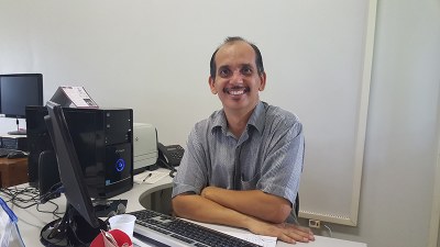 Professor Luis Carlos, coordenador do curso de Odontologia | nothing