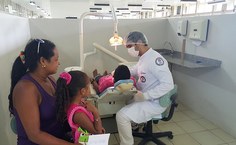 Adriana dos Santos sempre traz os filhos para o atendimento