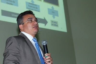 Chefe da CGU durante apresentação para membros do Consuni. Fotos: Thiago Prado | nothing