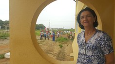 Professora Maria Alice Oliveira colabora com o projeto da horta