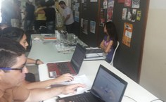 Corredor do Espaço Cultural bem movimentado