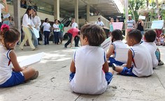 Crianças participam do ato