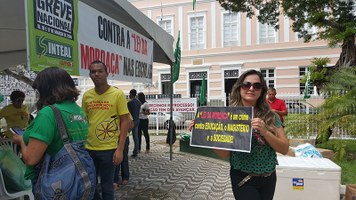 Professores e pesquisadores da Ufal se manisfestam contra Lei Escola Livre