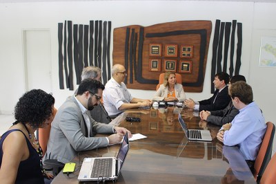 Reitora Valéria Correia em reunião com representantes da Defensoria Pública Estadual | nothing