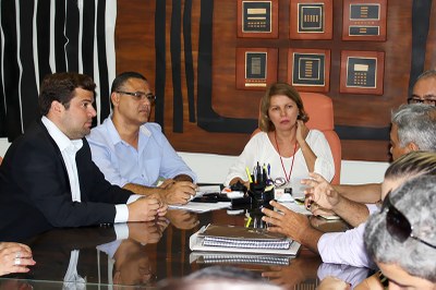 Reitora e vice recebem Marcelo Palmeira, vice-prefeito de Maceió | nothing
