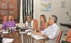 Secretária executiva da Associação, Cleane Acássia, ao lado do diretor da Famed, Francisco Soares.