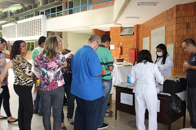 População participa de ação de saúde na Ufal