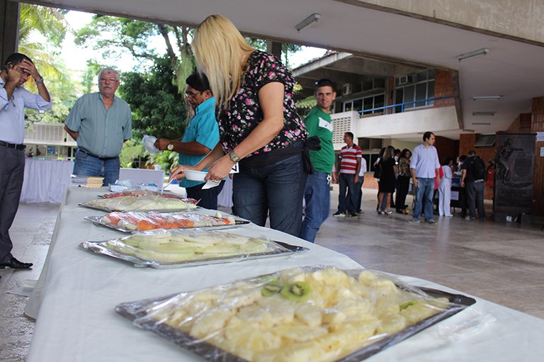 Restaurante Universitário levou comidas saudáveis