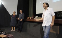 Ivanildo Piccoli como traduror da palestra de Sartori, no Teatro Sesc, durante o 1º Filé Teatral