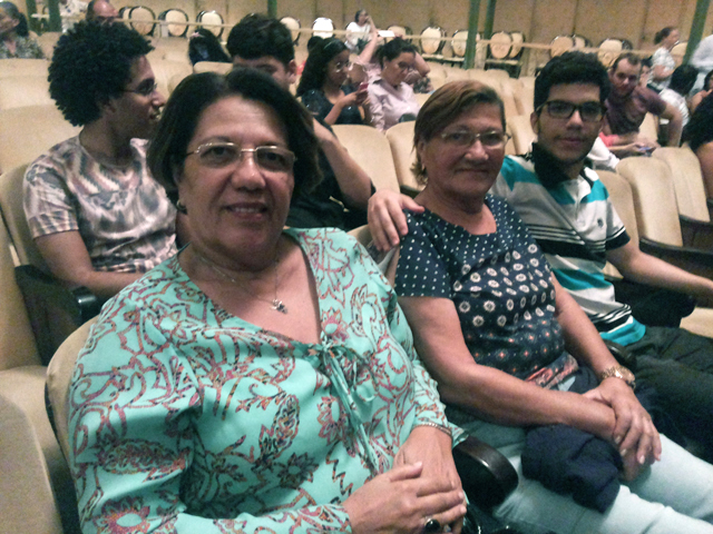 Vanira Tavares, com a mãe, Audinete Tavares, e o filho, Augusto José, aluno da Ufal