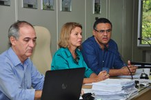 Reitora Valéria Correia e o vice José Vieria durante reunião do Consuni