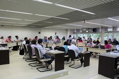 Membros do Consuni durante reunião que aprovou Moção de Repúdio à Lei Escola Livre.