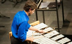 Augusto Moralez e seu vibrafone durante apresentação no 6º Festival Internacional de Tatuí, em São Paulo (Foto Kazu Watanabe)