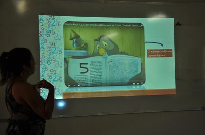 Alunos apresentam propostar para aulas com desenho animado