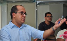 Professor Carloney Oliveira estimula alunos com ideias diferentes para ensino da matemática