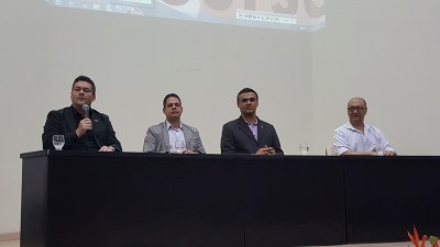 Mesa de abertura com o presidente da Fapeal, o secretário de tecnologia, o vice-reitor da Ufal e o pró-reitor de Pesquisa