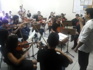 Nilton Souza foi o regente da Orquestra Jovem