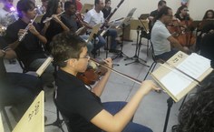 O mais jovem integrante da orquestra tem 11 anos