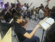 O mais jovem integrante da orquestra tem 11 anos