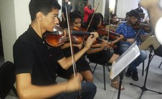 Olhos atentos à batuta do maestro