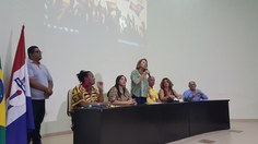 Reitora Valéria Correia anuncia a proposta da gestão que será levada ao Consuni. Foto: Lenilda Luna