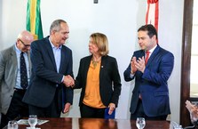 Ministro Aldo Rebelo firma parceria com a Ufal